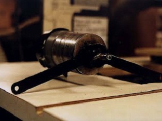 tightening a router bit