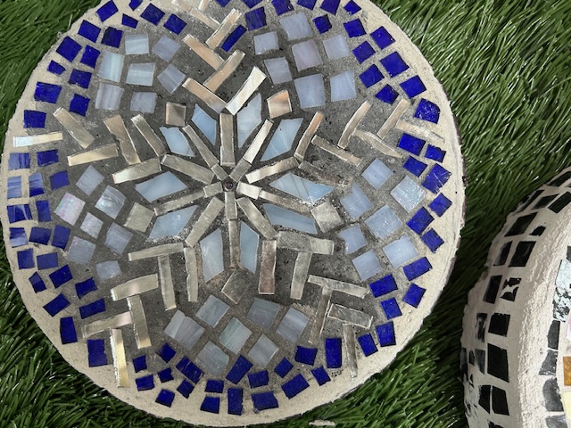 Concrete stepping stone